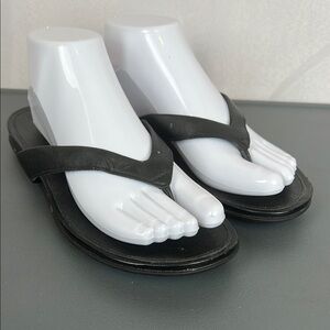 Fit Flop Black Leather Flip Flops Size8 Style E08-090 Gracie